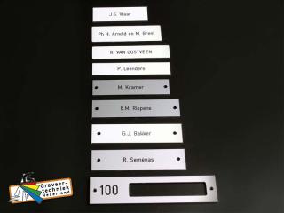 Naamplaatjes in kunststof en aluminium graveren